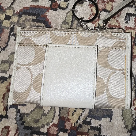 Coach Cream and Tan Coin Purse & Cardholder. - Picture 2 of 4